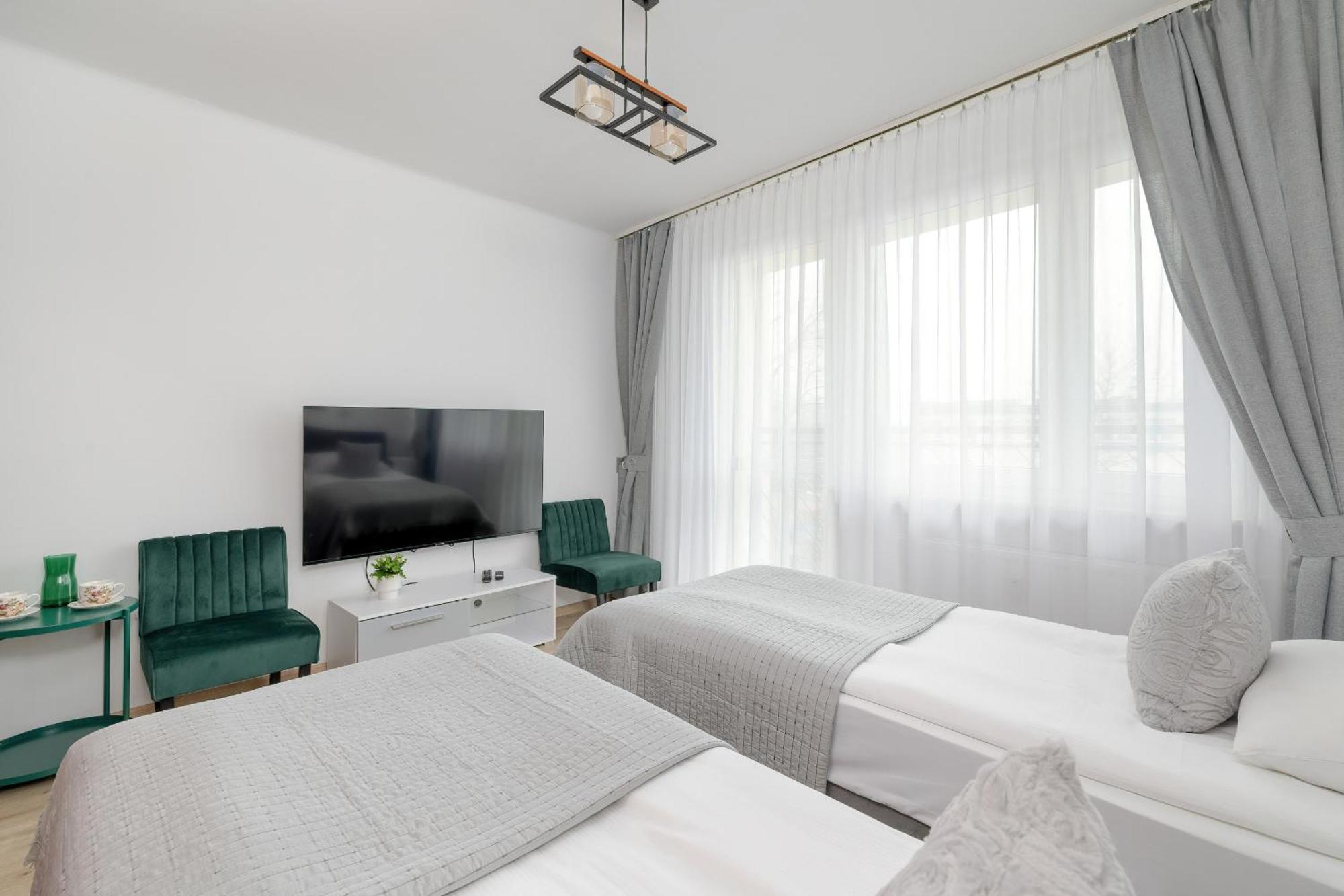 Comfortable With Balcony In By Rent Like Apartament *